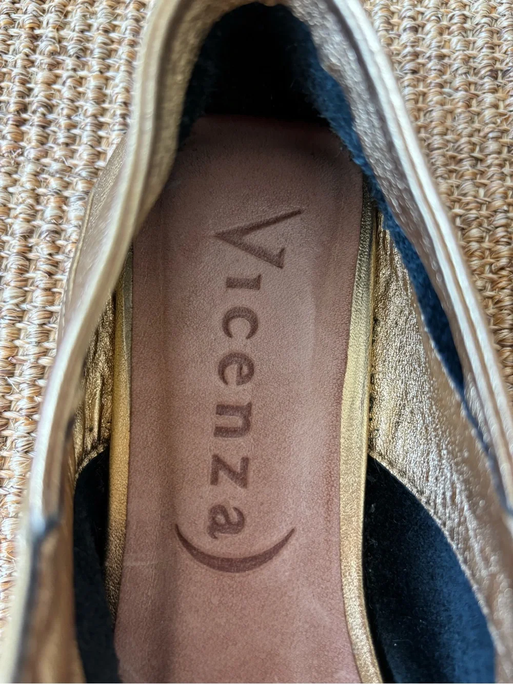 Vicenza Anthropologie Gold Metallic Square Toe Bow Mary Jane Ballet Flats Size 8